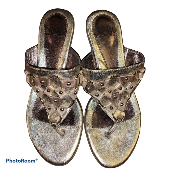 NWOB Sofft Gold Metallic Leather Sandals size 8 - Picture 1 of 6